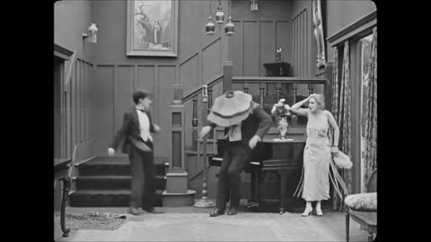 The Art of Gag #2 Frenetic Chase - Charlie Chaplin 2- The Adventurer (1917) [Extract]