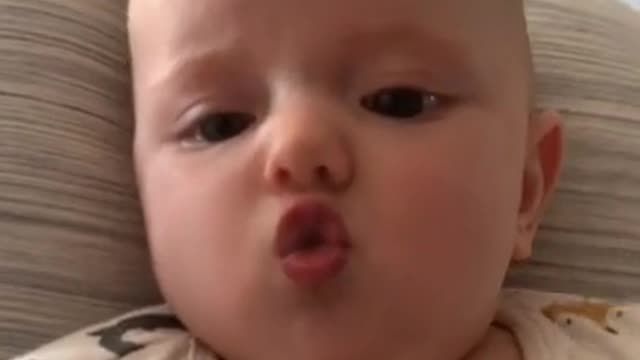 Cute chubby baby - Funny video (4)