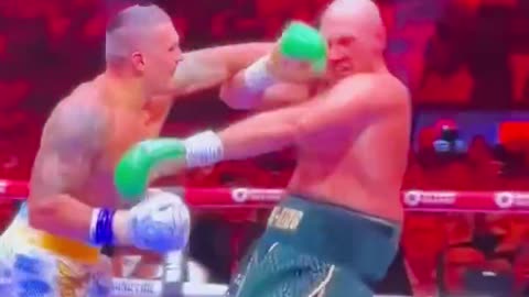 If Usyk is allowed to throw that final left hand, Fury gets finished.