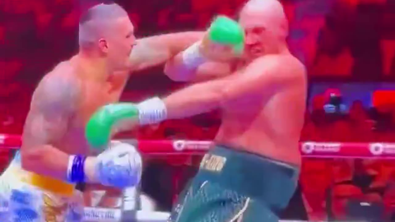 If Usyk is allowed to throw that final left hand, Fury gets finished.