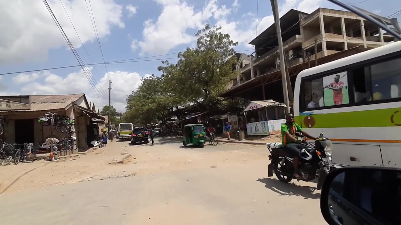 TRAVELLING THRU THE STREETS OF DAR, GOING TO MY BACKPACKERS