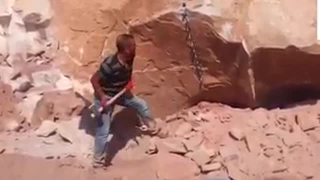 Breaking Rocks & Boulders With A Hammer