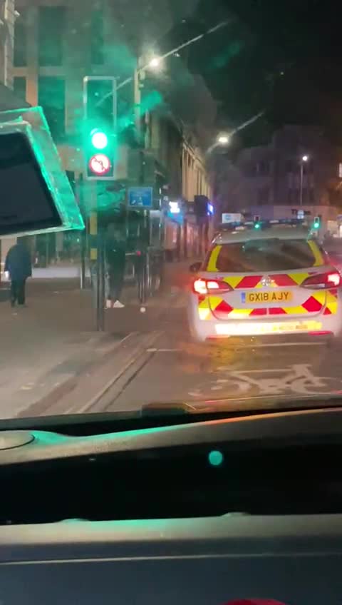 Is the police breaking the law or they ate on duty 🤔????