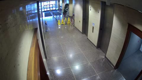 8003FCOB01ElevatorLobby_2021-01-06_14h40min01s057ms.mp4