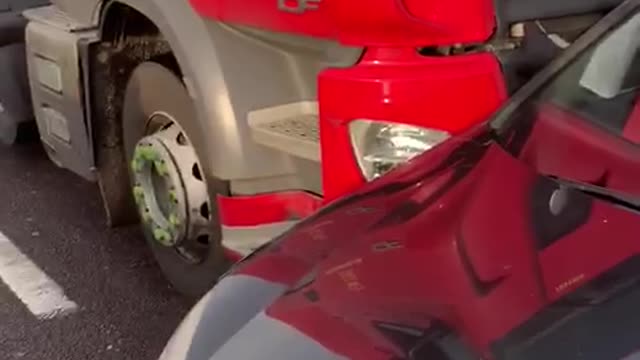 السواق يحلف يمين انه ماشاف السياره