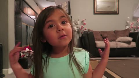 Hilarious Cute 5 year old CALLS OUT MOM for MESSING up KIDS LUNCH