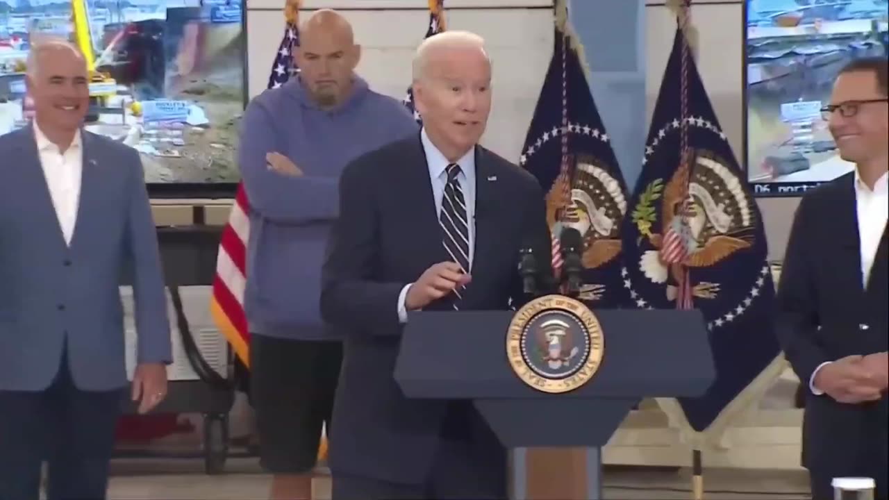 Biden Tries To Make A Funny, It Doesn't Go Well, Then He Appears Lost Again