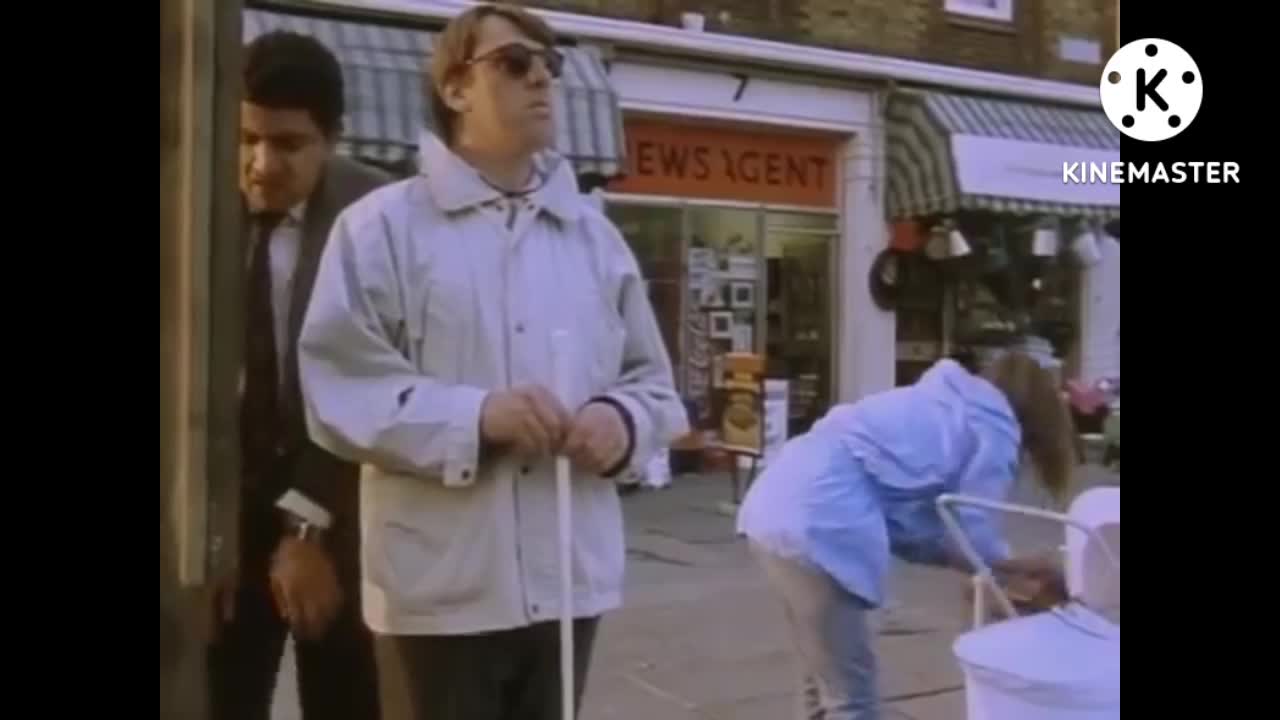😆😆😆Mr. Bean- tried hard but couldn't get on the bus