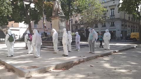 Les Masques Blancs Lyon l'école des Larmes Place Satonay 18 Août