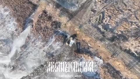 Враг вытягивает лодки на берег, маскирует