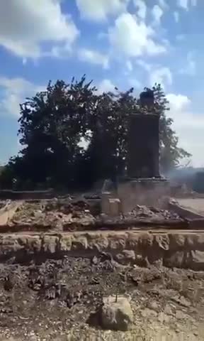 Zcela zničený klášter všech svatých země ruské který zapálili ustupující nacisté