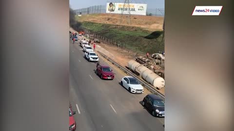 Petrol Tanker loses control and crushes into cars