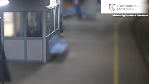 Az ország elhagyása helyett raboltak a kormány által szabadon engedett migránscsempészek