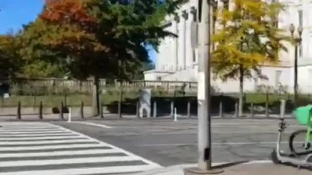 MARINE ONE FLIGHT TWO DECOYS AND MEN ON ROOF WHO IS IN THE MARINE ONE TODAY