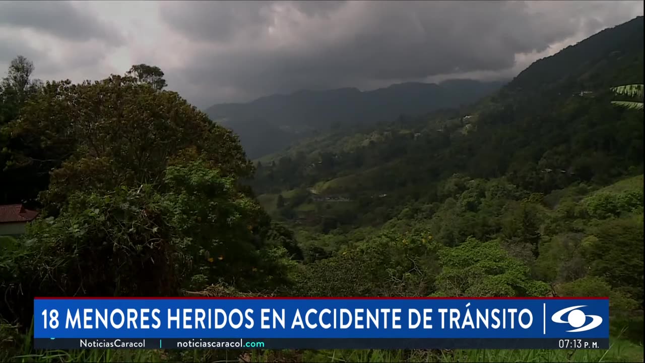 Dieciocho estudiantes resultaron heridos tras accidente de bus escolar en zona rural de Cali