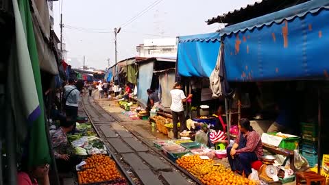 Thailandia treno di Maeklong .