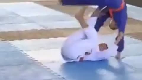 Kid finishes match in seconds