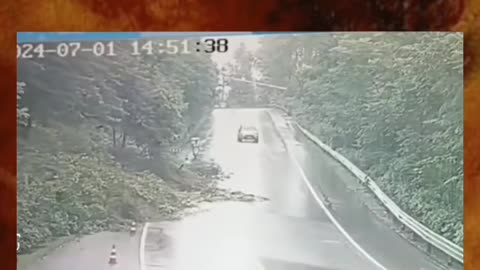 Landslide 😱 OMG😭😭😭