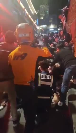 In Seul fire fighters cannot even pull people out of that jam