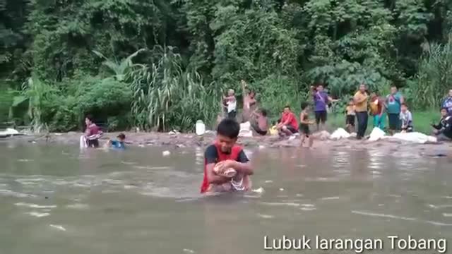 Menangkap ikan di sungai lubuk larangan tobang # MANDAILING NATAL