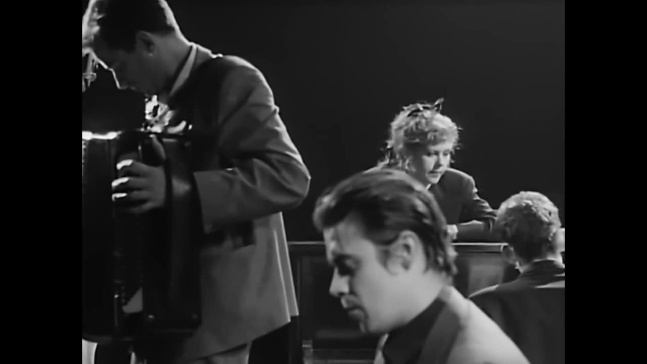 The Pogues - Fairytale Of New York (Official Video)