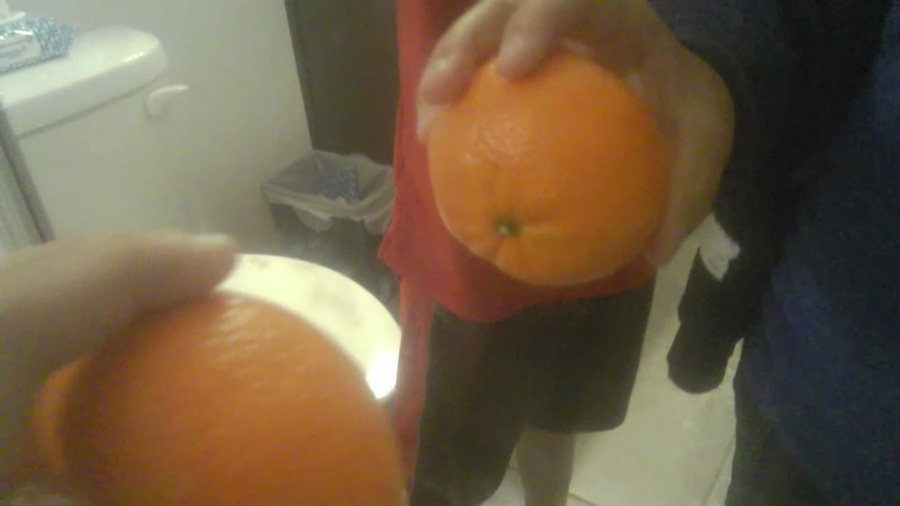 Annoying Orange E. 3: Annoying Orange Takes a Bath