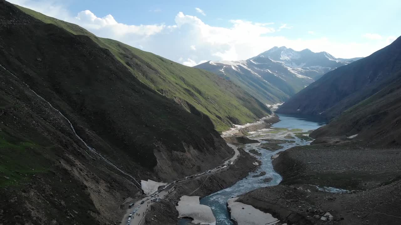 Aerail video of Mountainside Road Traffic Jam