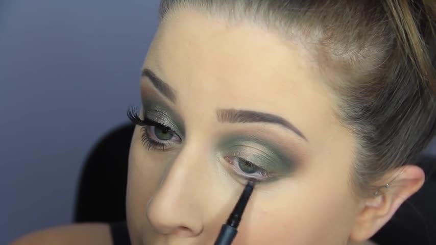 Under the Mistletoe | Holiday Makeup Tutoria