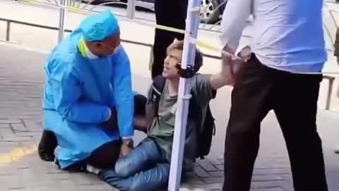 When a foreigner in China refused to take a COVID-19 test😳