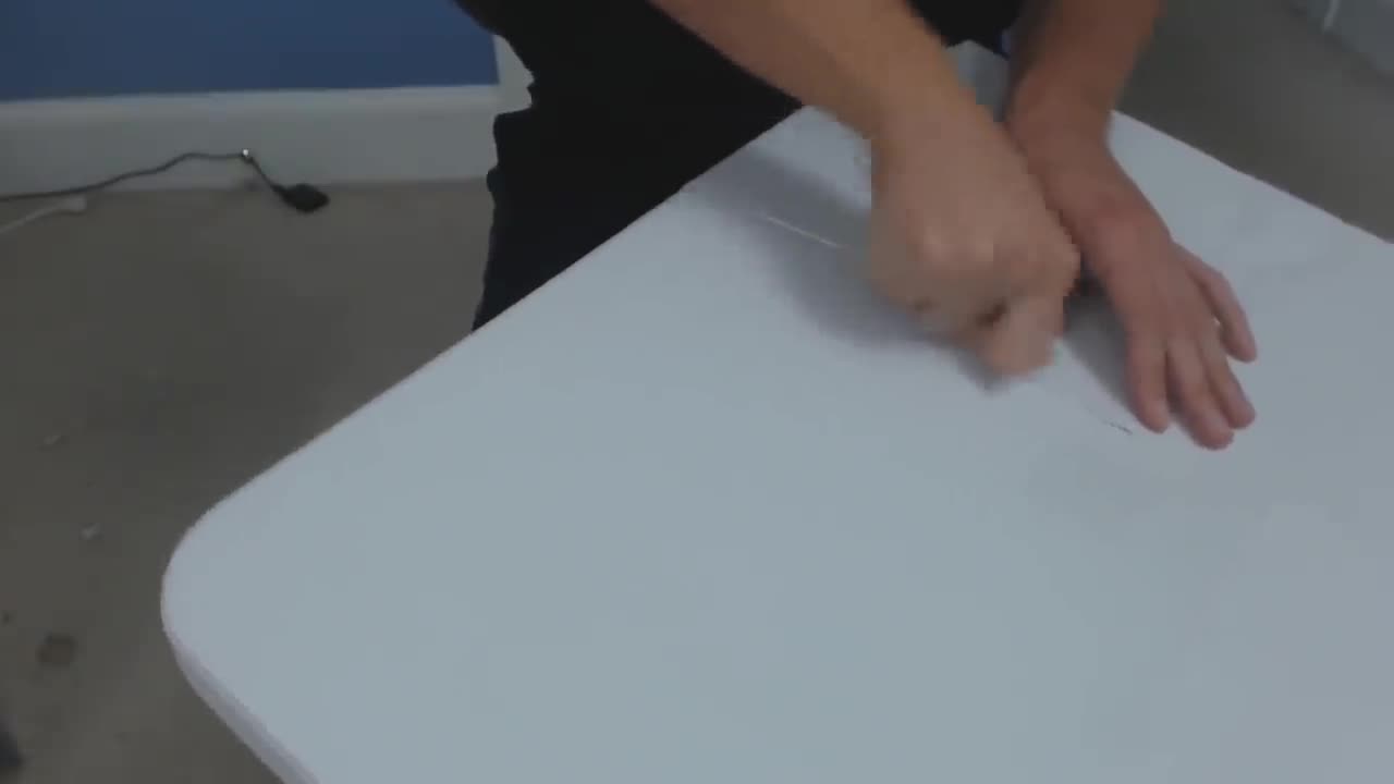 CUTTING_TABLE_IN_HALF_WITH_PLASTIC_KNIVES_tqO3_AKC5Ks_136.mp4