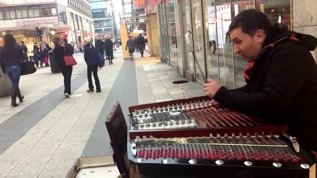 CIMBALOM STREET PERFORMANCE, STOCKHOLM