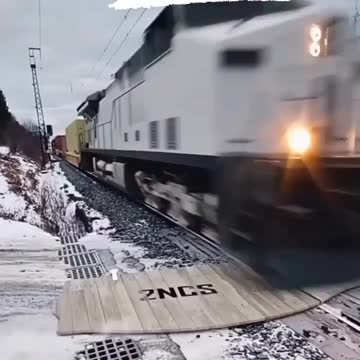 Episode #48 Just Miss Trein Cross Video