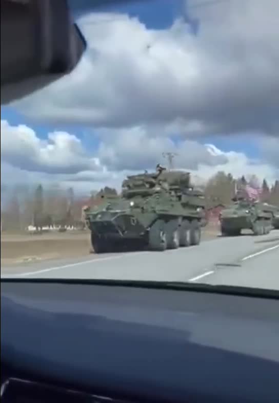 Spojené státy masivně přesouvají vojenskou techniku na severní ruské hranice