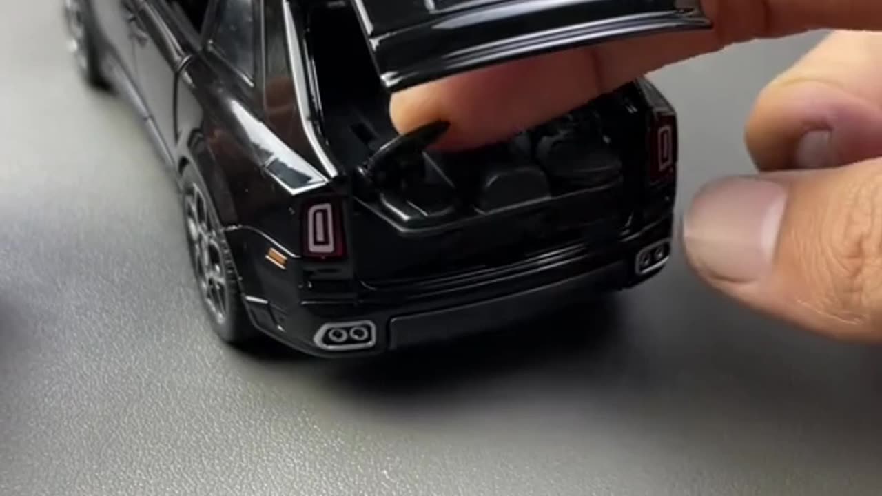 Unboxing 1:32 Rolls-Royce Cullinan Car Model