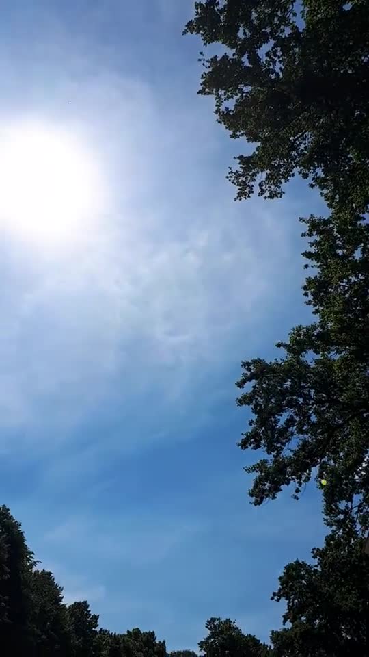 Himmel in Berlin am 3. Juni 2022 etwa 14 Uhr