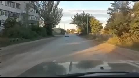 Nuestros combatientes ruedan por las calles de Izyum y arreglan al menos dos cañones autopropulsado