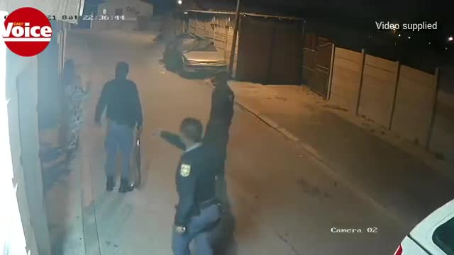 Cops fire on women and kids: Delft incident caught on camera