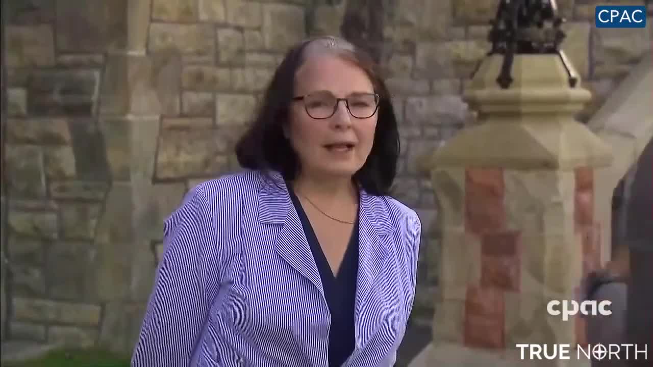 Deputato canadese Cathay Wagantall parla delle morti da vaccino