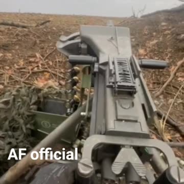Ukrainian Mk19 GMG crew film themselves and the view from their firing position.