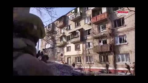 Warning Raw combat footage of Russian troops advancing in Mariupol