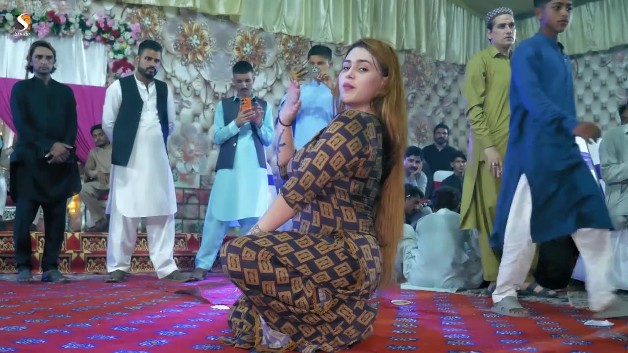 Tawaif Kahan kisi se Mohabbat karti hai , Chahat Baloch Latest Mujra Dance Performance