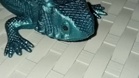 Say hello to gludrose the blue lizard