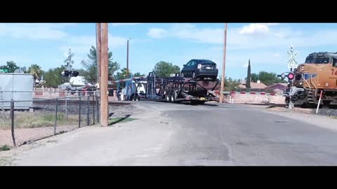 Mind the train - Reasons not to stop on a level crossing