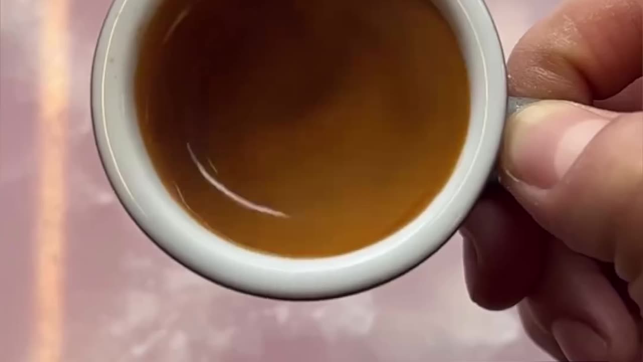 The angle of view of the espresso when it is shaken #espresso #cooking #funny