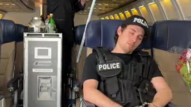 When The Prisoner Tries To Escape The Airplane !! 😱…