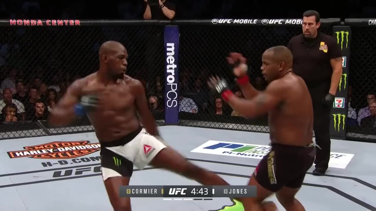 Cormier vs. Jones 2 | Fight Highlights