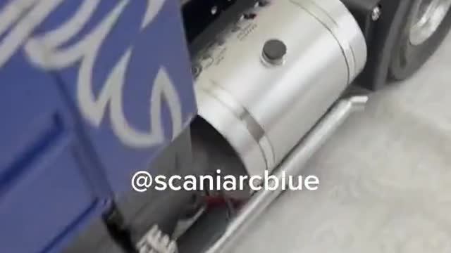 Show of big truck model # repair car