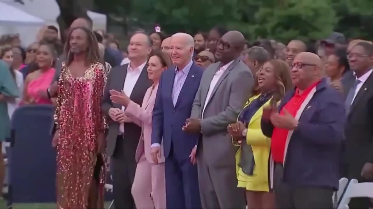 BIDEN GIỐNG HỆT NGƯỜI MÁY?