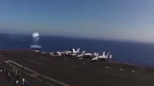 F-18 PHÁ VỠ TỐC ĐỘ ÂM THANH | F-18 BREAKS THE SPEED OF SOUND.