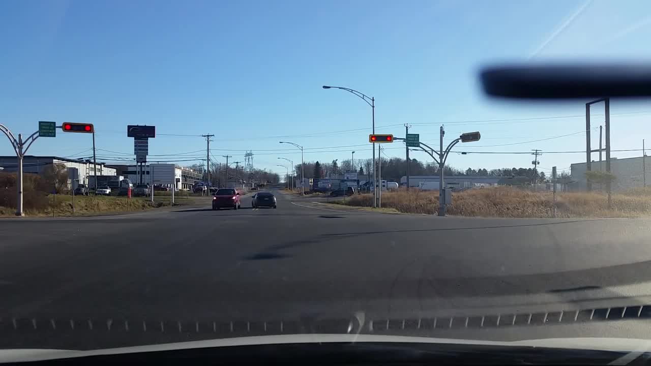 Driver randomly tosses soft drink at vehicle stopped at red light
